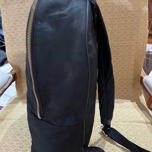 Black Michael Kors back pack good condition!!!